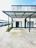 Penguin Villa Resort & Bistro