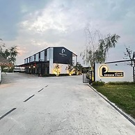 Penguin Villa Resort & Bistro