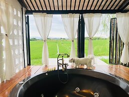 Penguin Villa Resort & Bistro