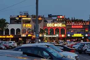 Modern City Service Apartment