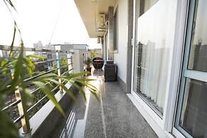 Modern City Service Apartment