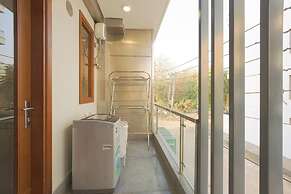 Modern City Service Apartment