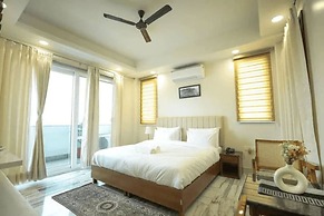 Modern City Service Apartment