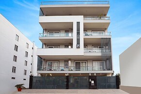 Modern City Service Apartment