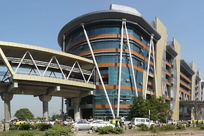 Modern City Service Apartment