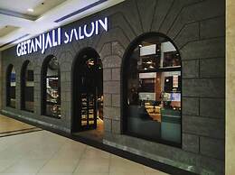 Modern City Service Apartment