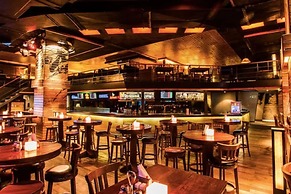 Modern City Service Apartment