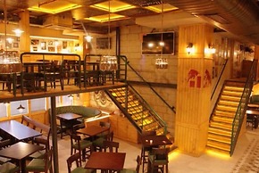 Modern City Service Apartment