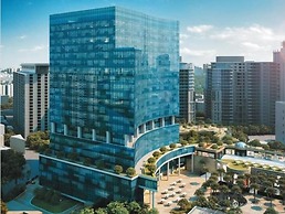 Modern City Service Apartment