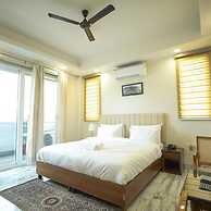 Tranquil 2BR Oasis With Balcony Bathtub