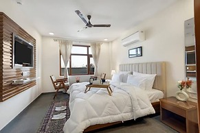 Penthouse W Jacuzzi Garden Extra Room Pets OK