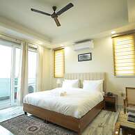 Spacious Executive Suite With Bathtub Balcony