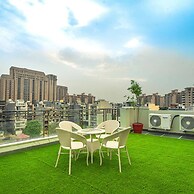 Cyber Retreat 1bhk With Gym and Balcony