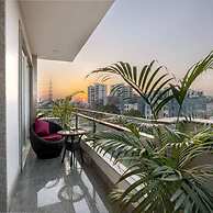 Peaceful City Paradise w King Bed Tub