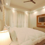 Peaceful City Paradise w King Bed Tub