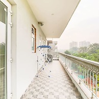 Modern City Retreat 2bhk Paras Fortis Balcony