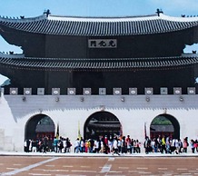 Modern Loft Overlooking Hills and Park