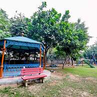 Modern Loft Overlooking Hills and Park