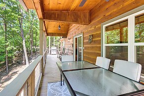 Peaceful Blue Ridge Cabin, Forest View & Fireplace