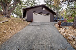 Cozy Big Bear Cabin w/ Hot Tub, Close to Lake!