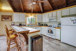 Cozy Big Bear Cabin w/ Hot Tub, Close to Lake!