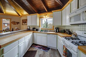 Cozy Big Bear Cabin w/ Hot Tub, Close to Lake!