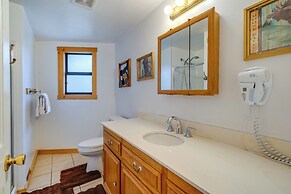 Cozy Big Bear Cabin w/ Hot Tub, Close to Lake!