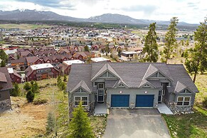 Spacious Fraser Duplex w/ Fireplace & Scenic Views