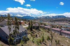 Spacious Fraser Duplex w/ Fireplace & Scenic Views