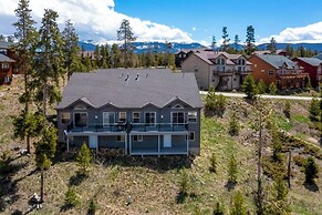 Spacious Fraser Duplex w/ Fireplace & Scenic Views