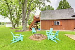 Port Clinton Home: Hot Tub, Steps to Portage River