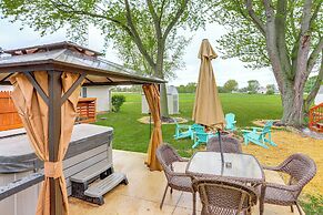 Port Clinton Home: Hot Tub, Steps to Portage River