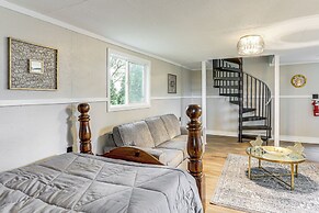 Port Clinton Home: Hot Tub, Steps to Portage River