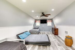 Port Clinton Home: Hot Tub, Steps to Portage River