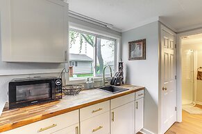 Port Clinton Home: Hot Tub, Steps to Portage River