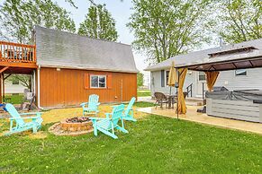 Port Clinton Home: Hot Tub, Steps to Portage River