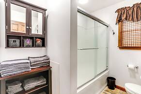 Port Clinton Home: Hot Tub, Steps to Portage River