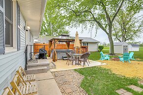 Port Clinton Home: Hot Tub, Steps to Portage River