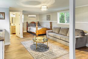 Port Clinton Home: Hot Tub, Steps to Portage River