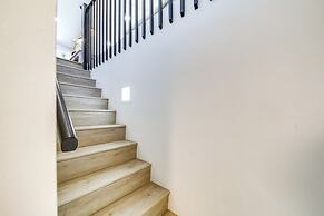 Pine Cabin w/ Large Deck & Scenic Mountain Views!