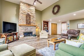 Door County Townhome: Pool Access, 1 Mi to Beach!