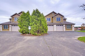 Door County Townhome: Pool Access, 1 Mi to Beach!