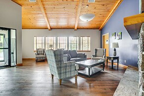 Door County Townhome: Pool Access, 1 Mi to Beach!