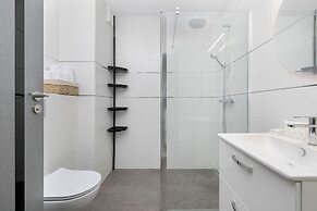 Swinoujscie Apartment for 6 by Renters