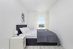 Swinoujscie Apartment for 6 by Renters