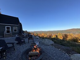 Sebago Sunrise Limit 8 3 Bedroom Villa by RedAwning