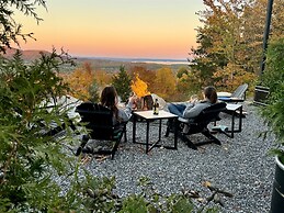 Sebago Sunrise Limit 8 3 Bedroom Villa by RedAwning