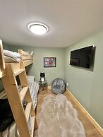Sebago Sunrise Limit 8 3 Bedroom Villa by RedAwning