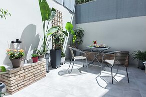 Pireas Jewel New Design Apt w Backyard