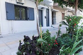 Pireas Jewel New Design Apt w Backyard